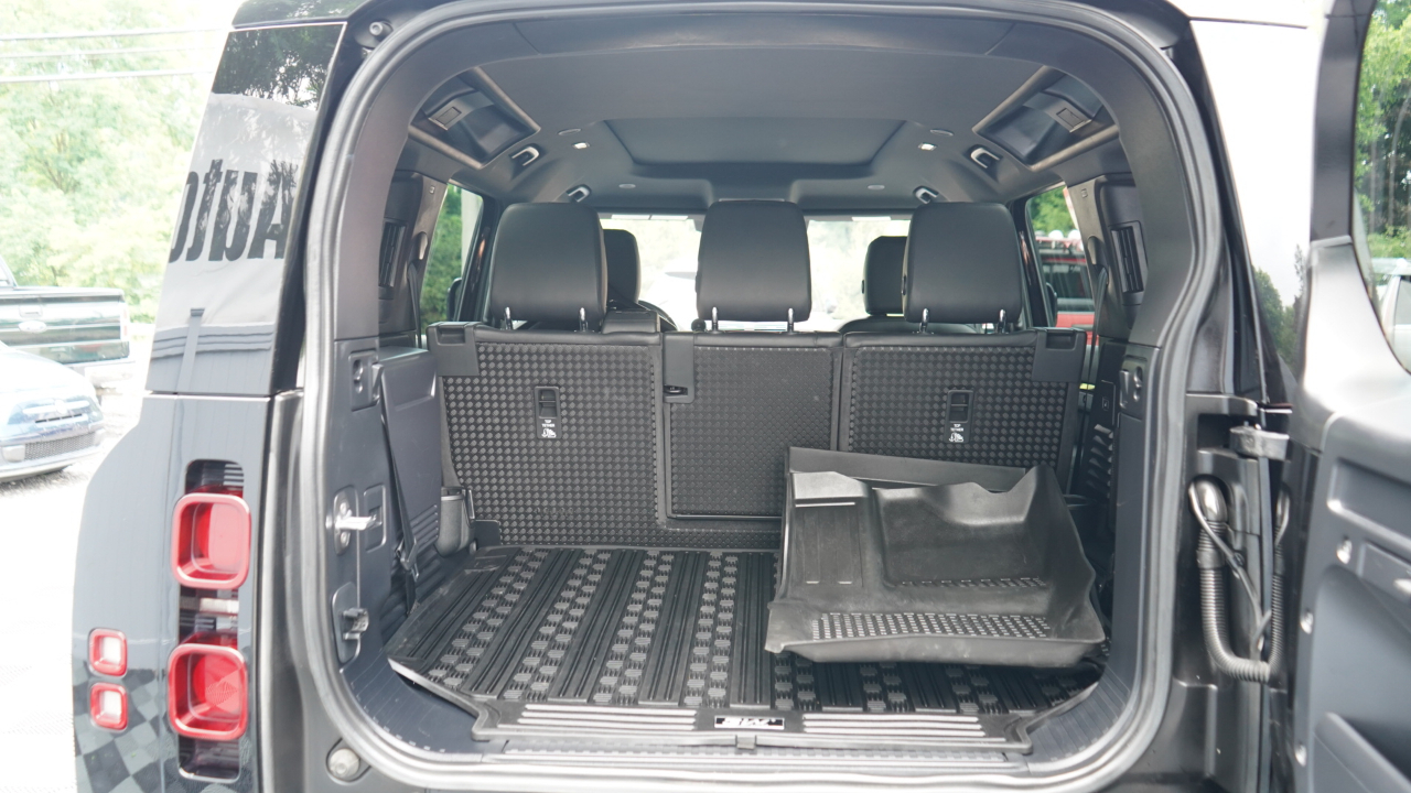 Land Rover Defender 110 X-Dynamic SE AWD 2021
