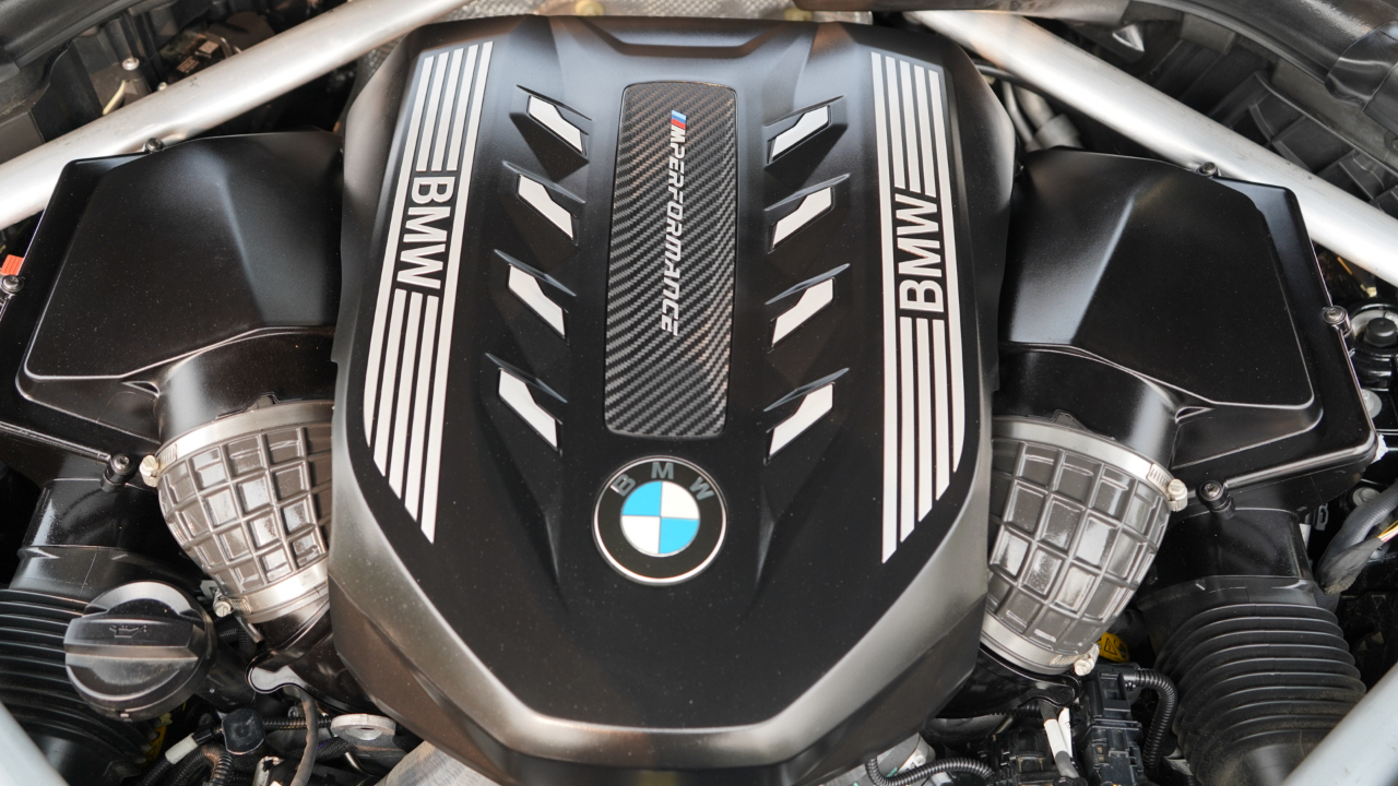 BMW X6 M50i Sports Activity Coupe 2021