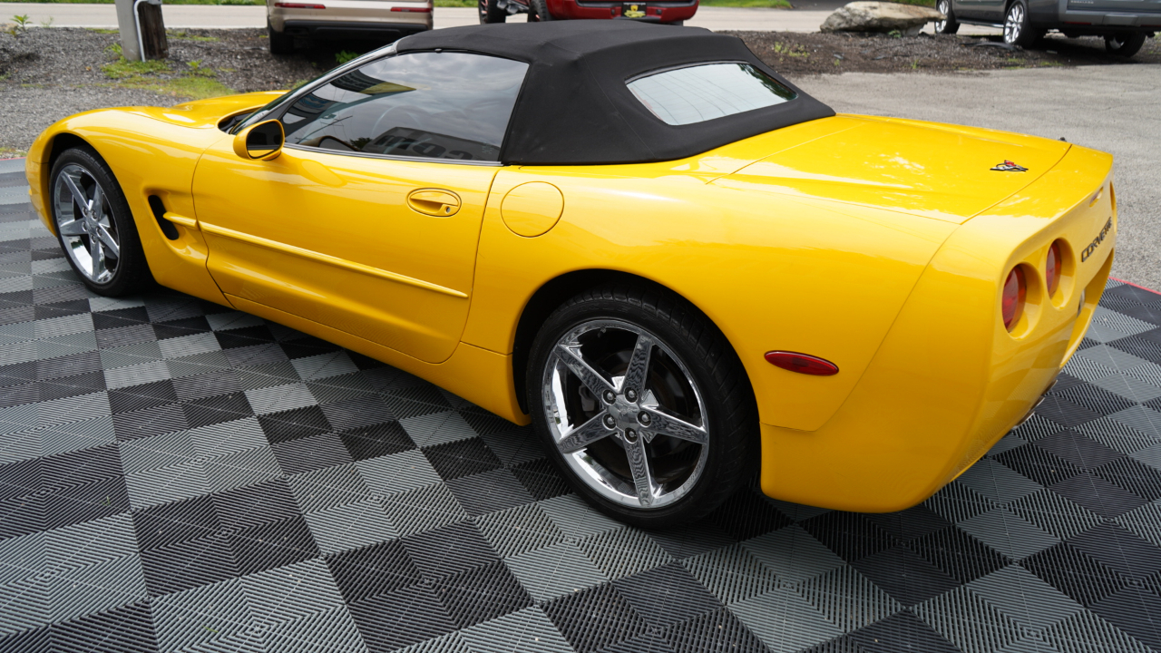 Chevrolet Corvette 2dr Convertible 2000