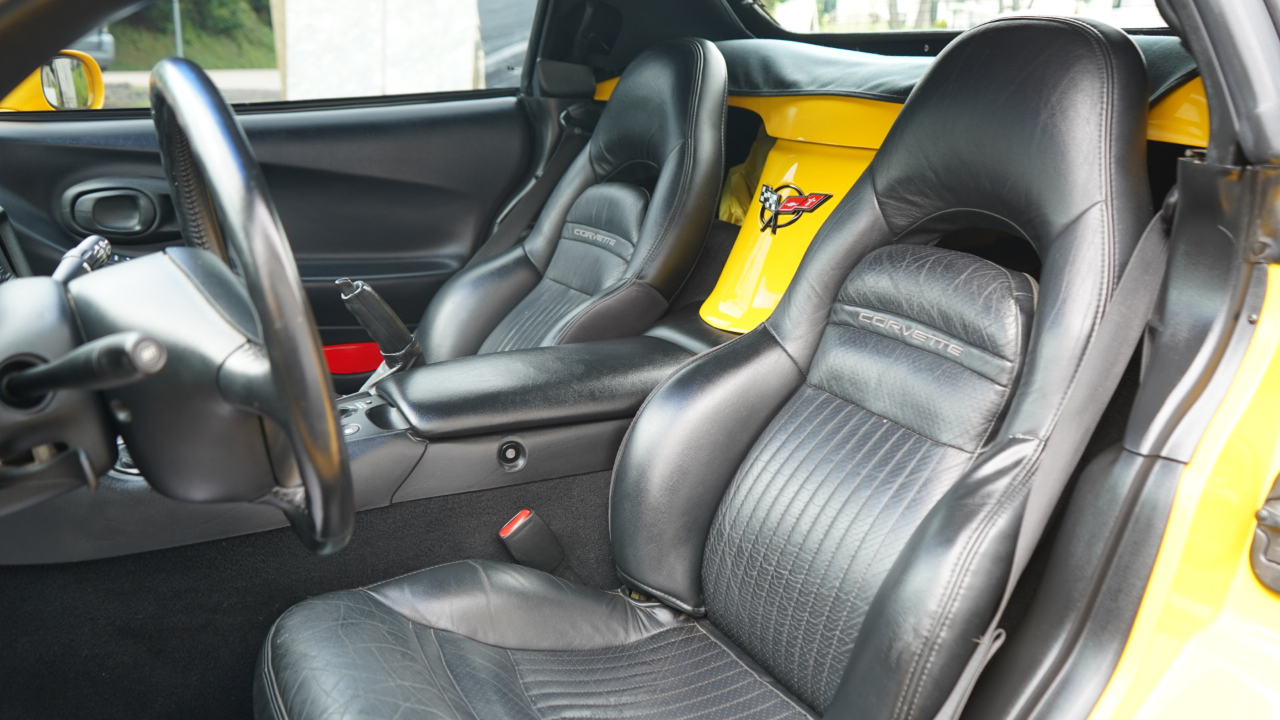 Chevrolet Corvette 2dr Convertible 2000
