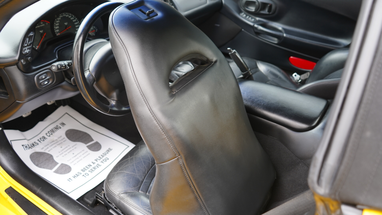 Chevrolet Corvette 2dr Convertible 2000