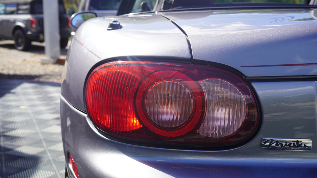 Mazda MX-5 Miata 2dr Conv Shinsen Auto 2003