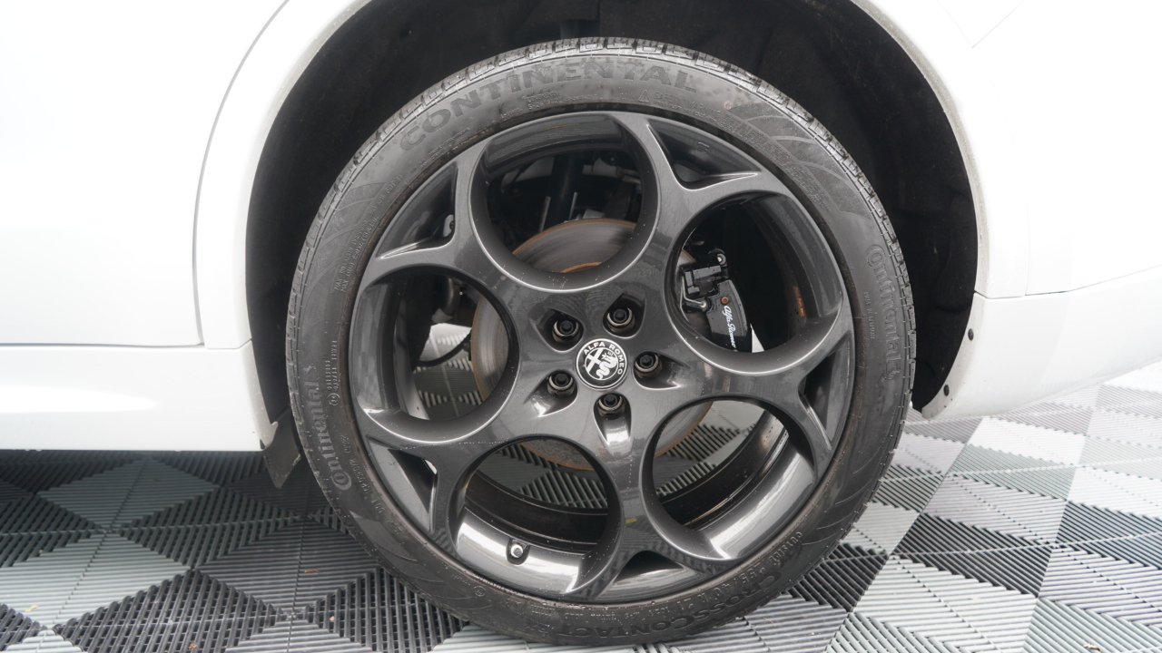 Alfa Romeo Stelvio Estrema AWD 2023