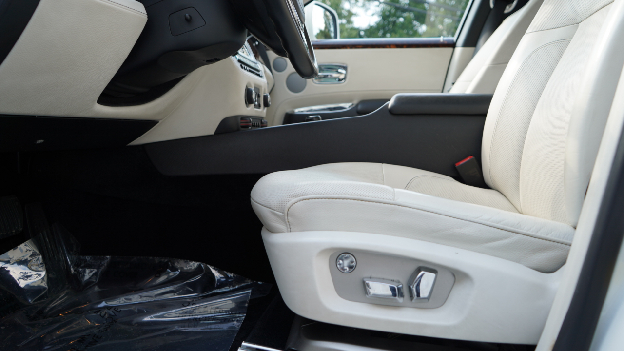 Rolls-Royce Ghost 4dr Sdn 2011