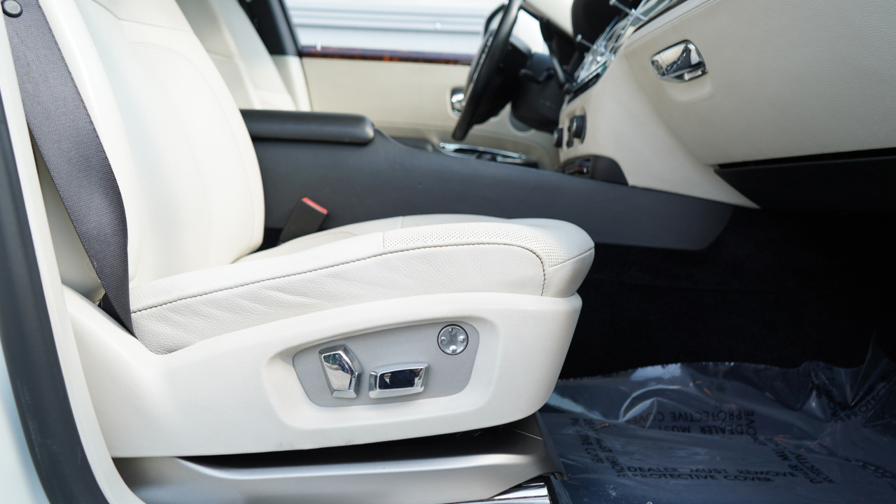 Rolls-Royce Ghost 4dr Sdn 2011