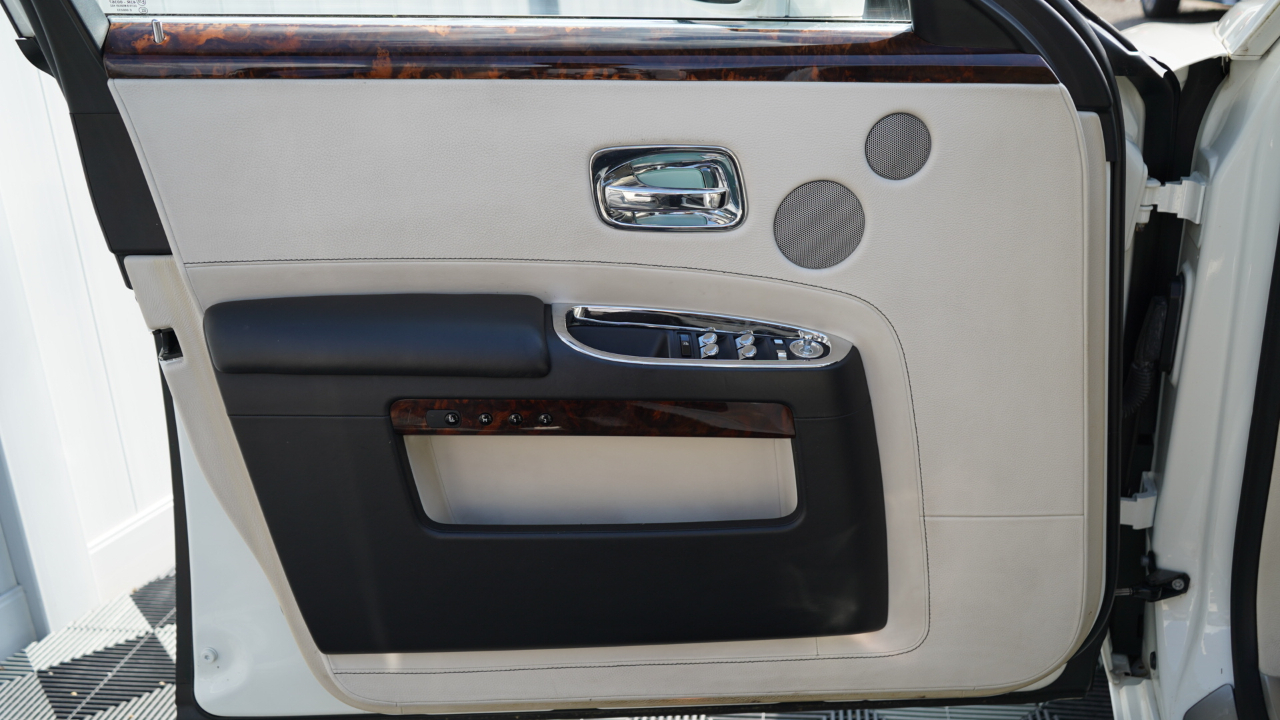 Rolls-Royce Ghost 4dr Sdn 2011