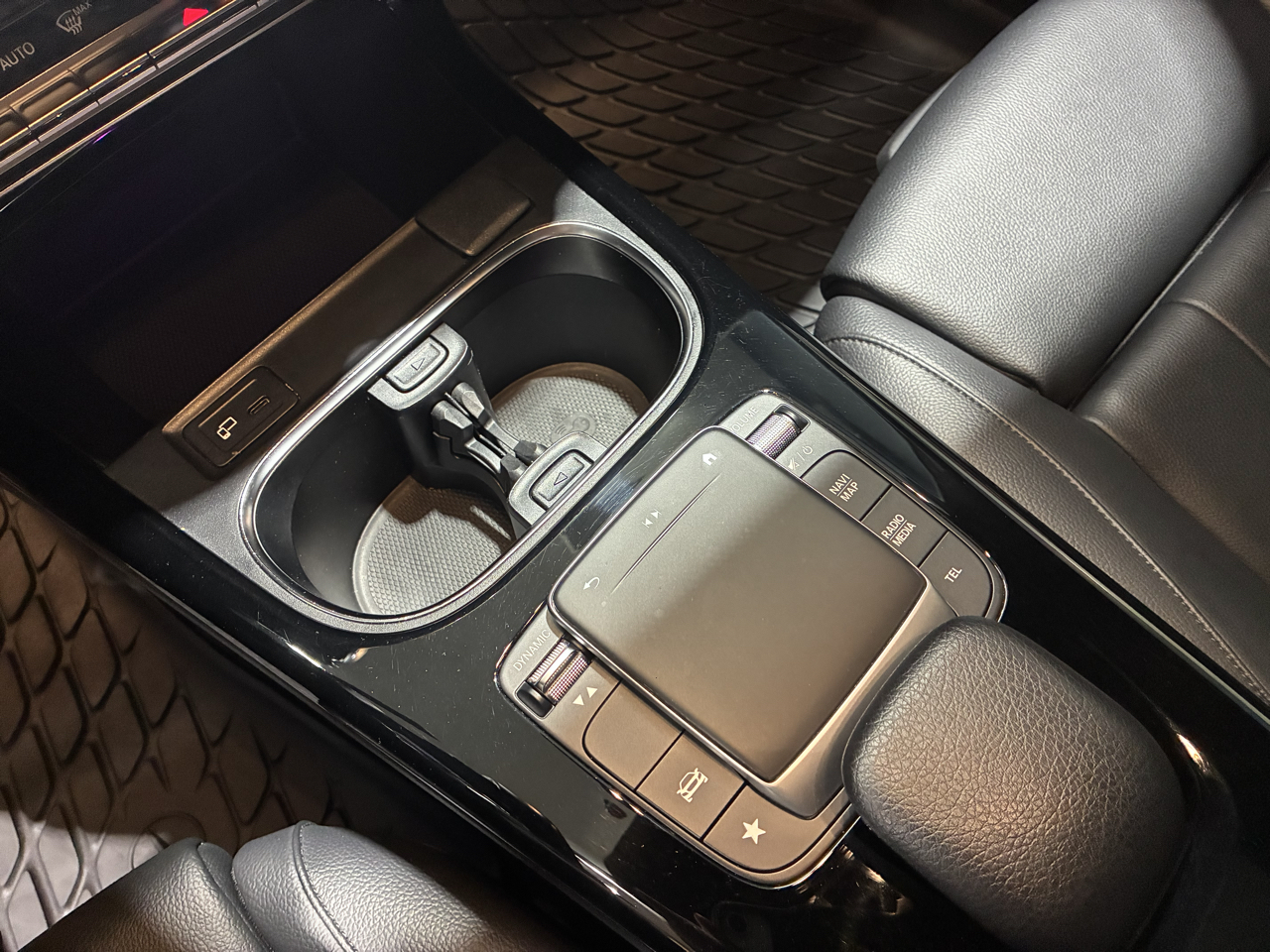 Mercedes-Benz A-Class A 220 4MATIC Sedan 2022