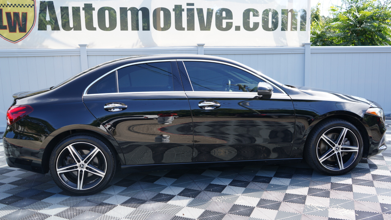 Mercedes-Benz A-Class A 220 4MATIC Sedan 2022