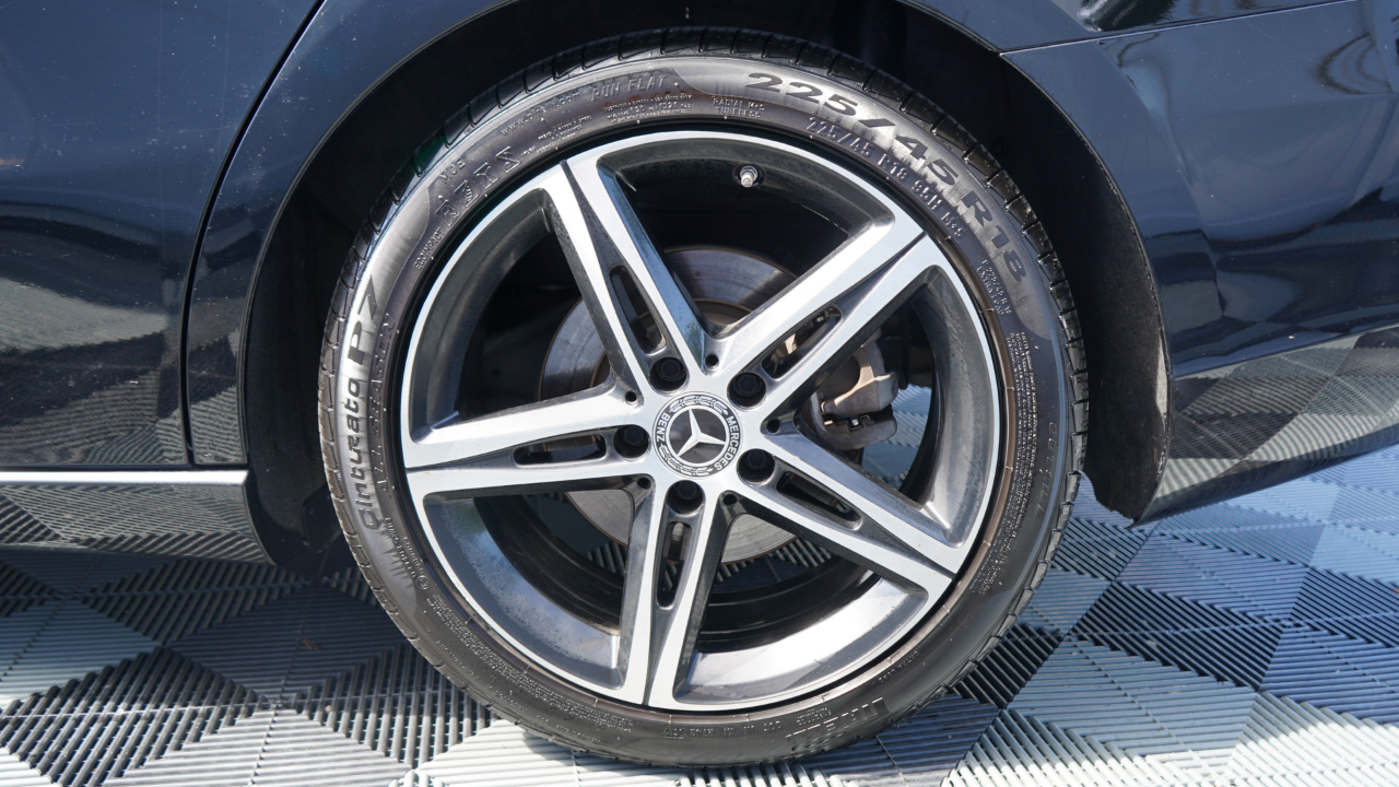 Mercedes-Benz A-Class A 220 4MATIC Sedan 2022