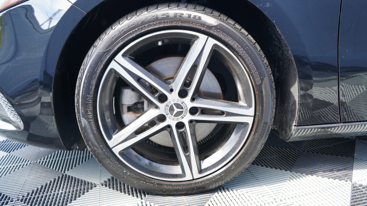 Mercedes-Benz A-Class A 220 4MATIC Sedan 2022