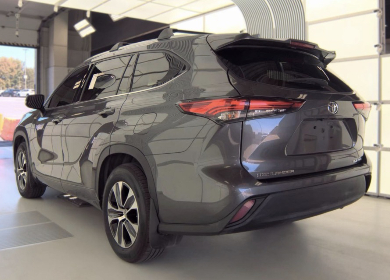 Toyota Highlander XLE AWD (Natl) 2022