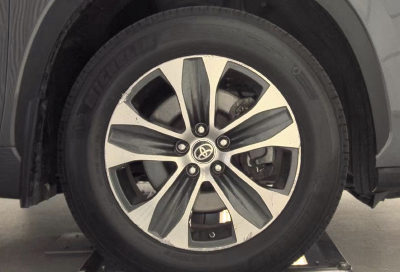 Toyota Highlander XLE AWD (Natl) 2022
