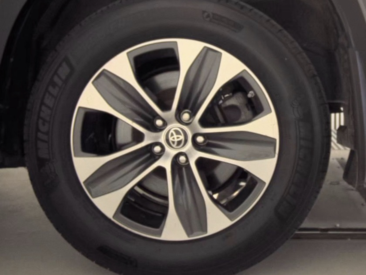 Toyota Highlander XLE AWD (Natl) 2022