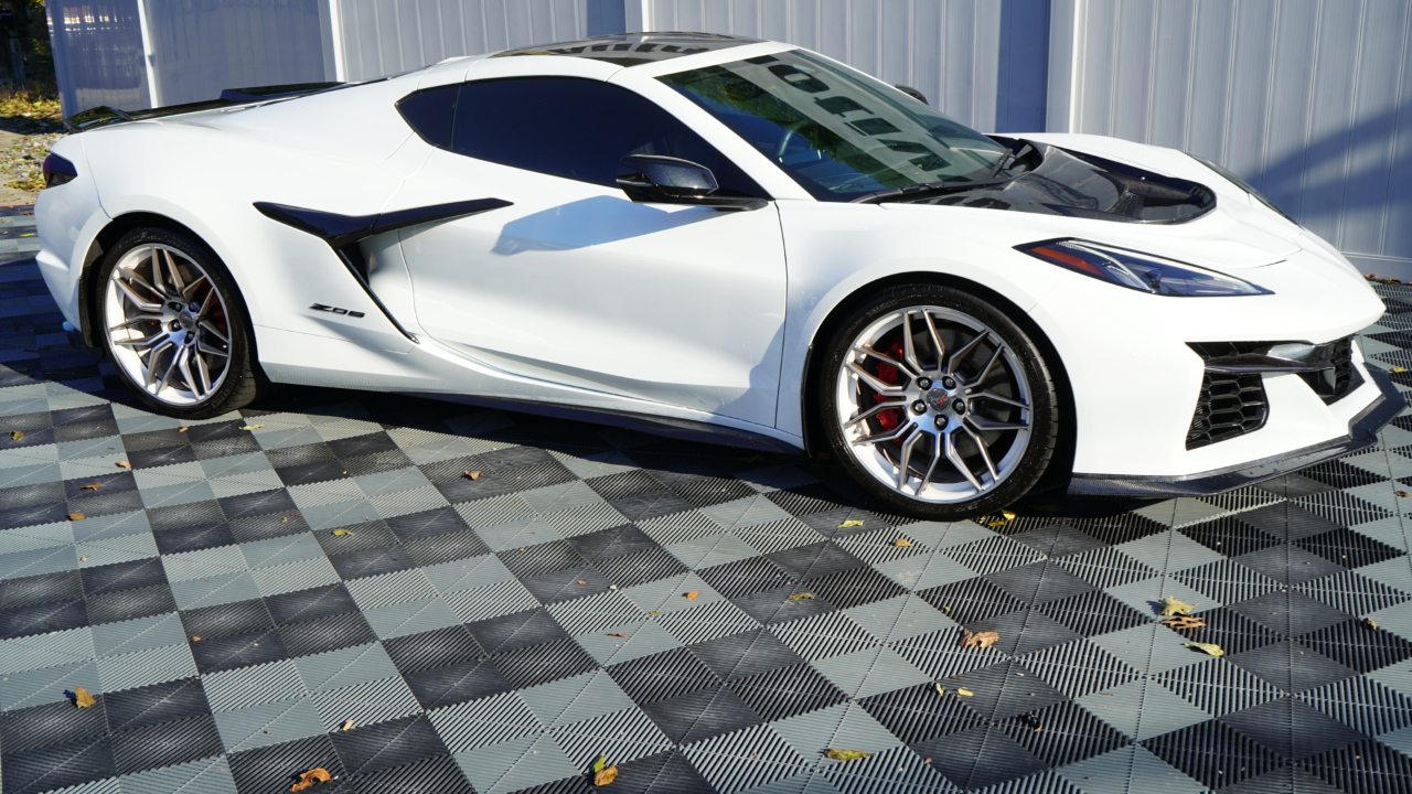 Chevrolet Corvette 2dr Z06 Cpe w/1LZ 2024