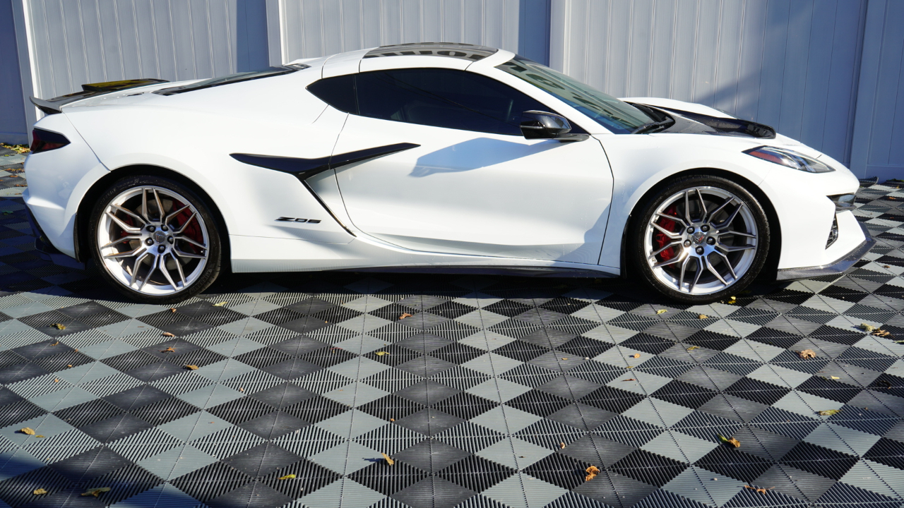 Chevrolet Corvette 2dr Z06 Cpe w/1LZ 2024