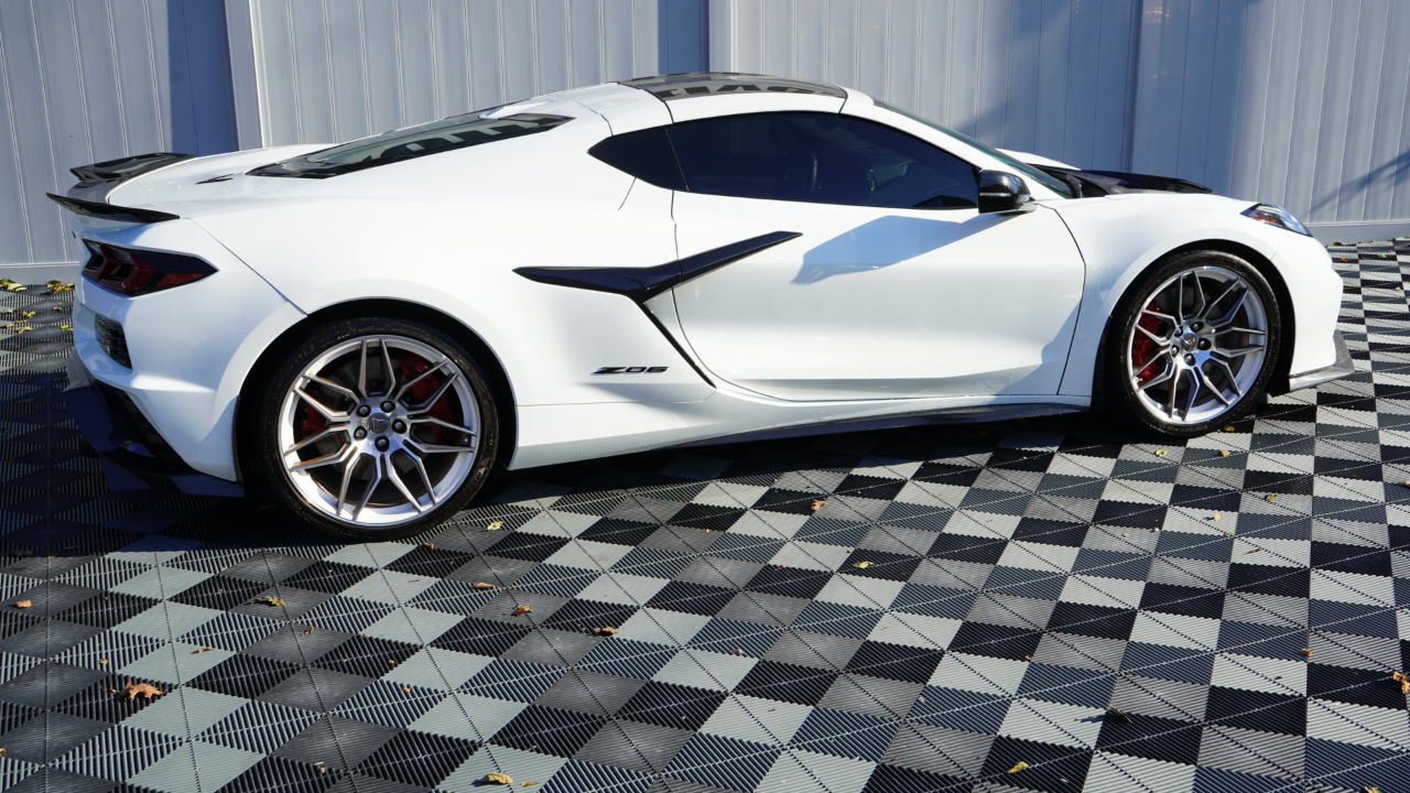 Chevrolet Corvette 2dr Z06 Cpe w/1LZ 2024