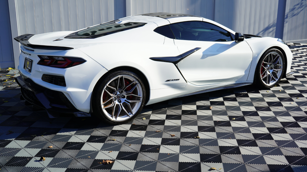 Chevrolet Corvette 2dr Z06 Cpe w/1LZ 2024
