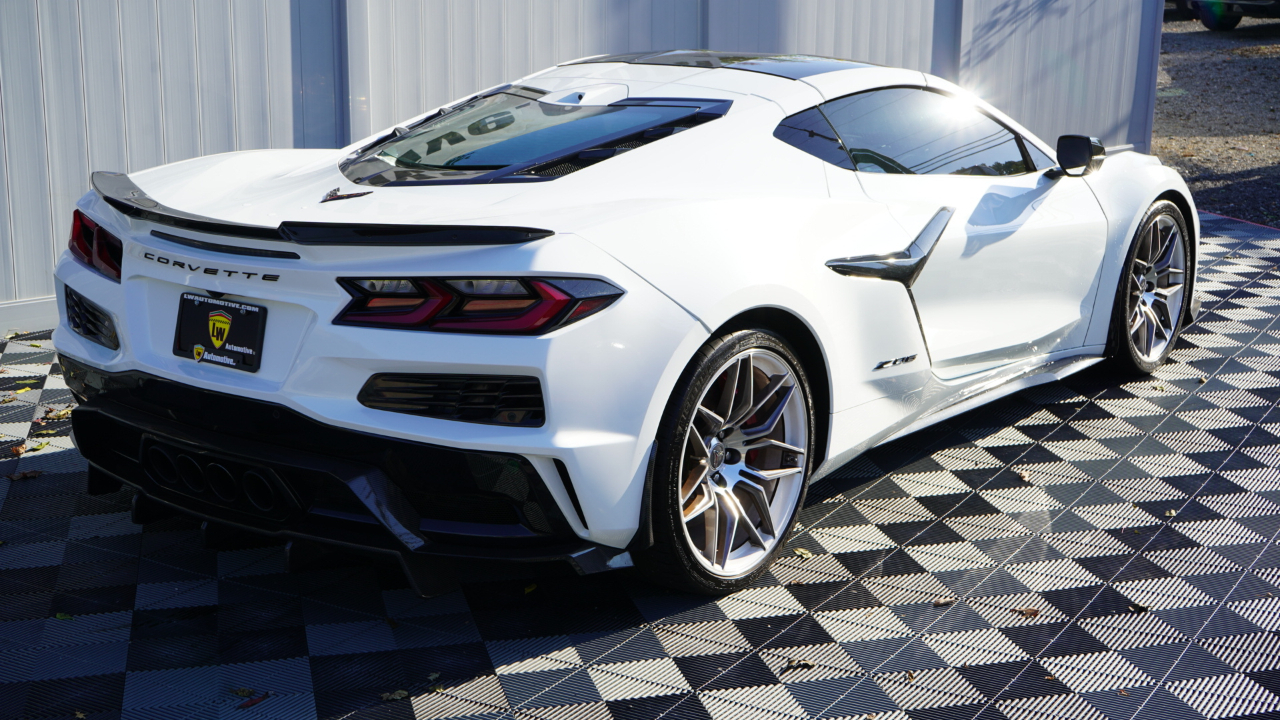 Chevrolet Corvette 2dr Z06 Cpe w/1LZ 2024