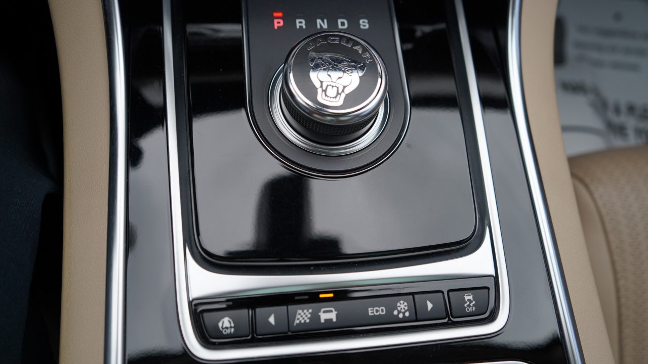 Jaguar XF Sedan 25t Prestige AWD 2020