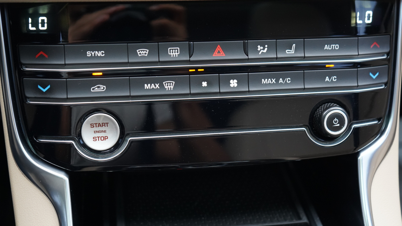 Jaguar XF Sedan 25t Prestige AWD 2020