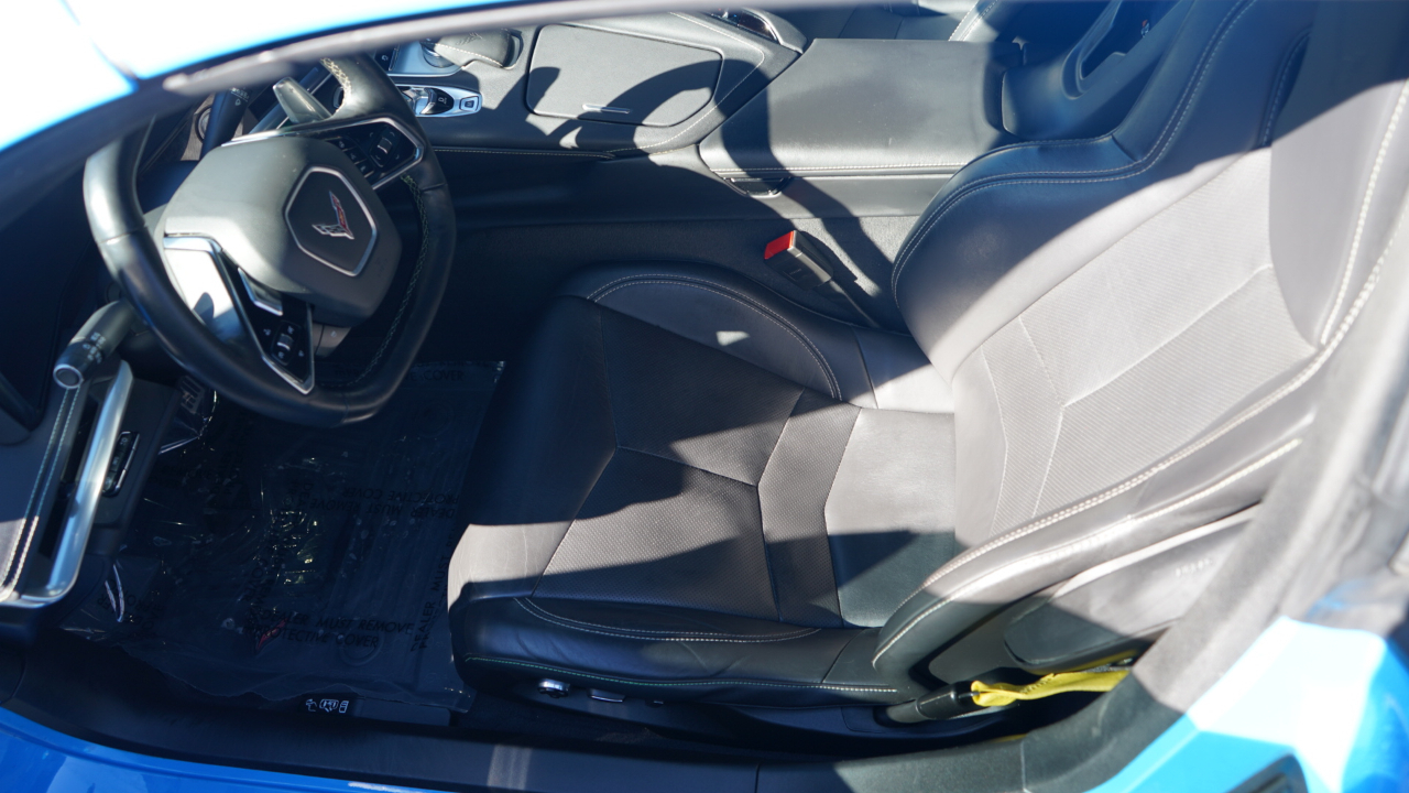 Chevrolet Corvette 2dr Stingray Cpe w/2LT 2021