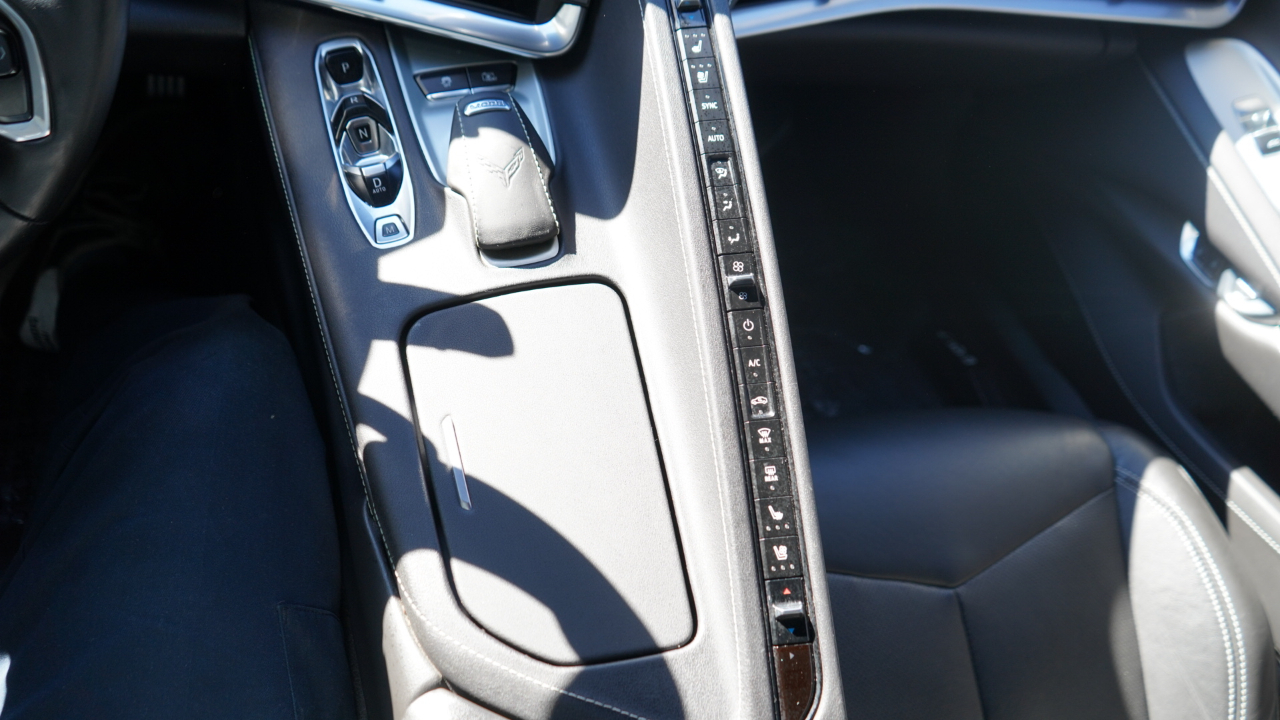 Chevrolet Corvette 2dr Stingray Cpe w/2LT 2021