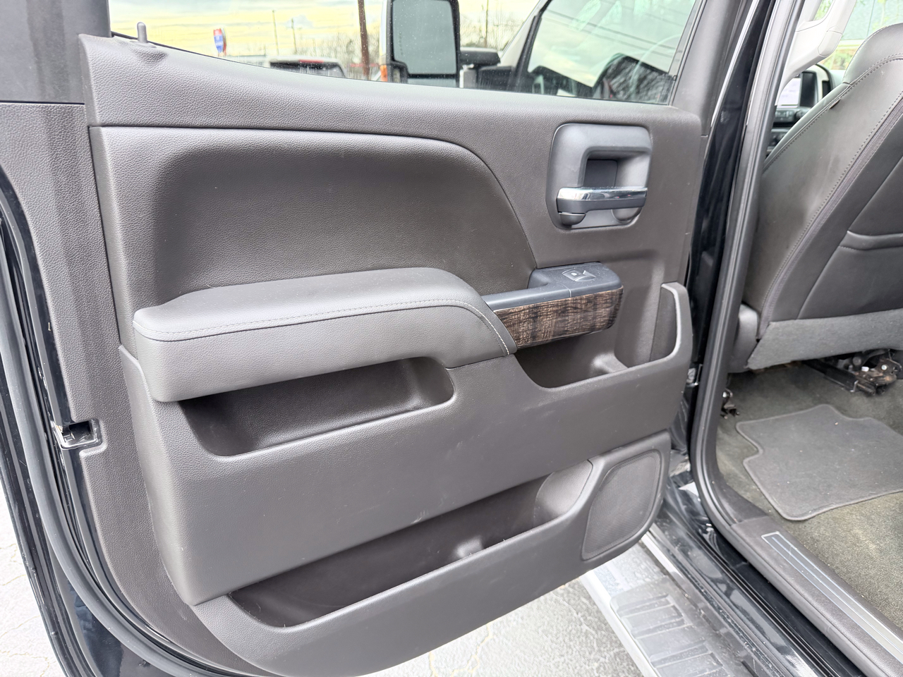 GMC Sierra 2500HD Denali Crew Cab 4WD 2016