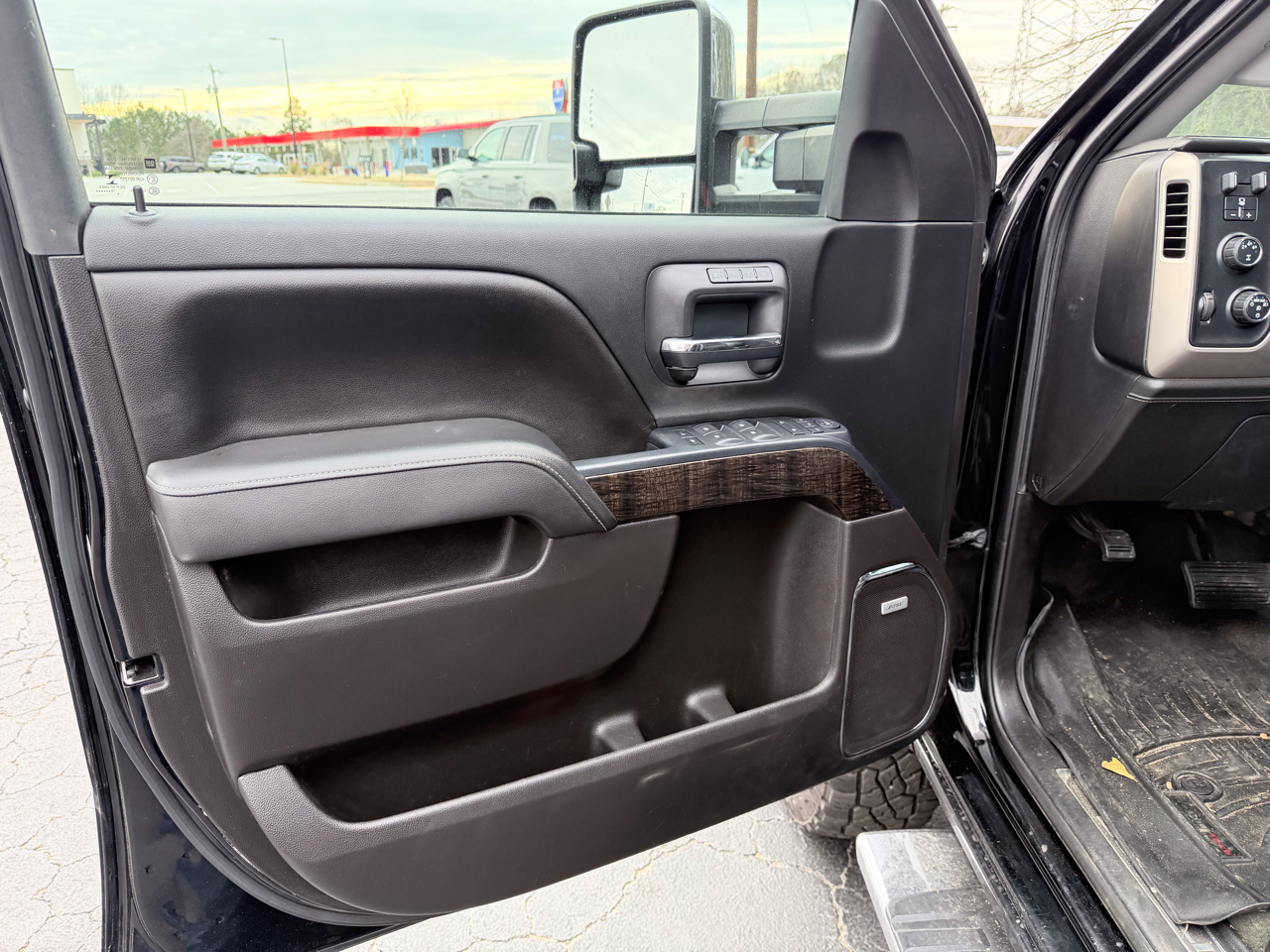 GMC Sierra 2500HD Denali Crew Cab 4WD 2016