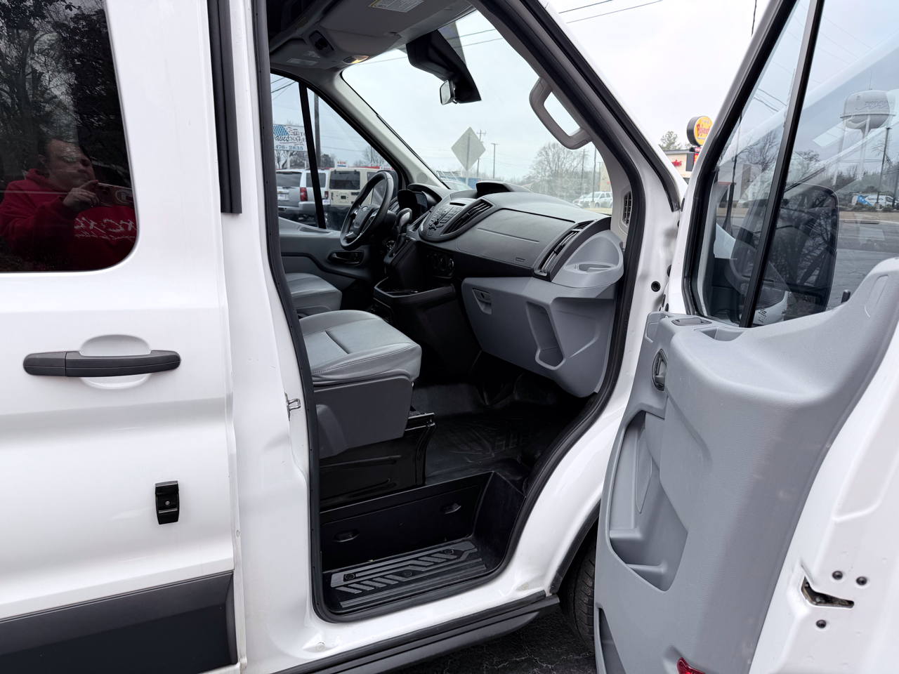 Ford Transit 350 Wagon HD High Roof XL Sliding Pass. 148 WB EL 2019