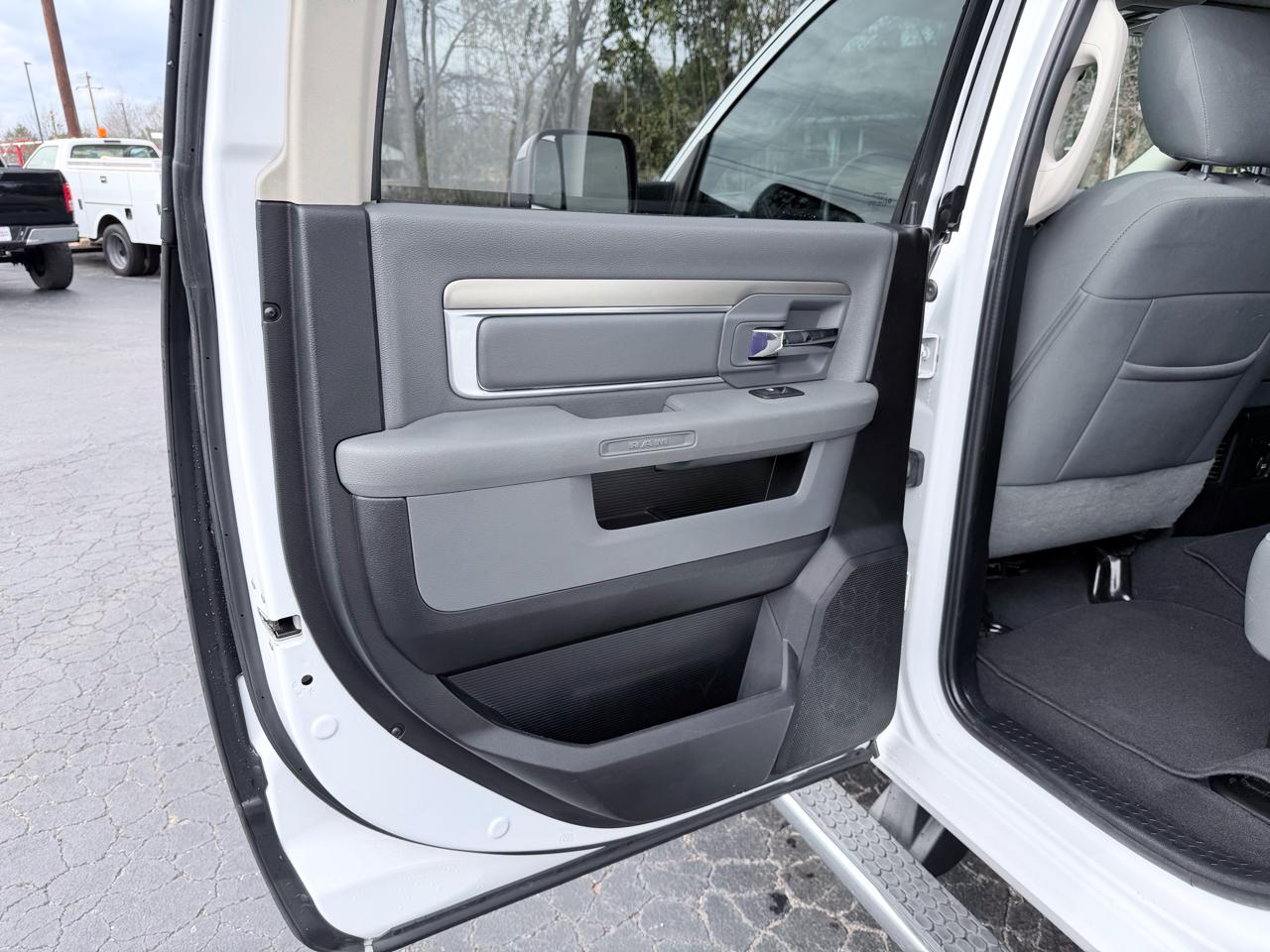 RAM 2500 SLT Mega Cab 4WD 2015