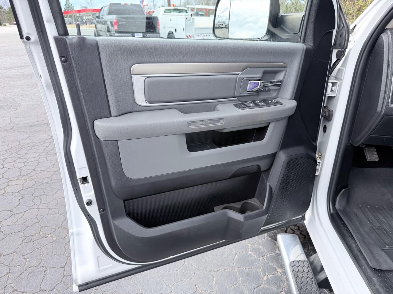 RAM 2500 SLT Mega Cab 4WD 2015