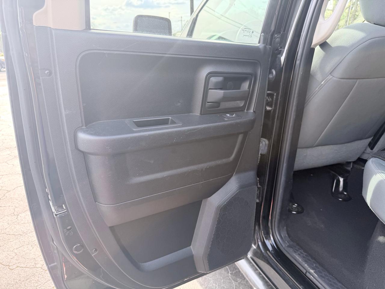 RAM 1500 Tradesman Quad Cab 4WD 2014