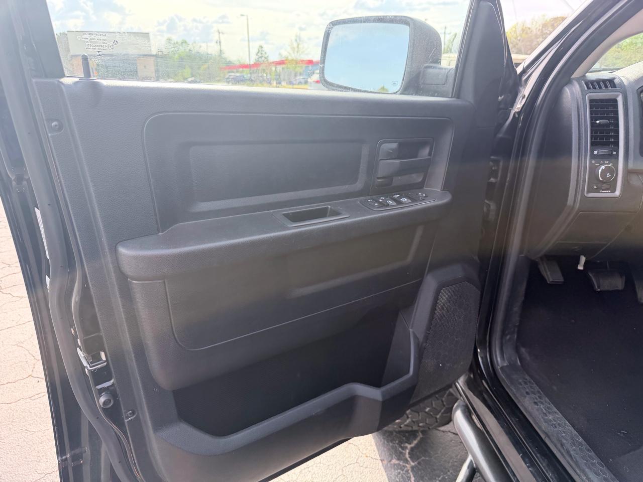 RAM 1500 Tradesman Quad Cab 4WD 2014