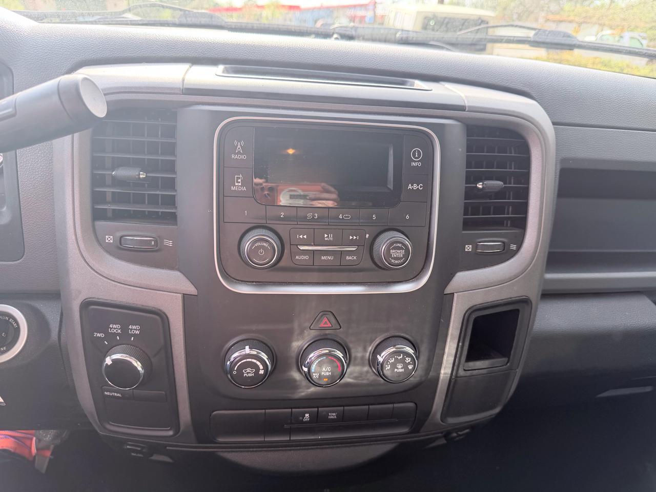 RAM 1500 Tradesman Quad Cab 4WD 2014