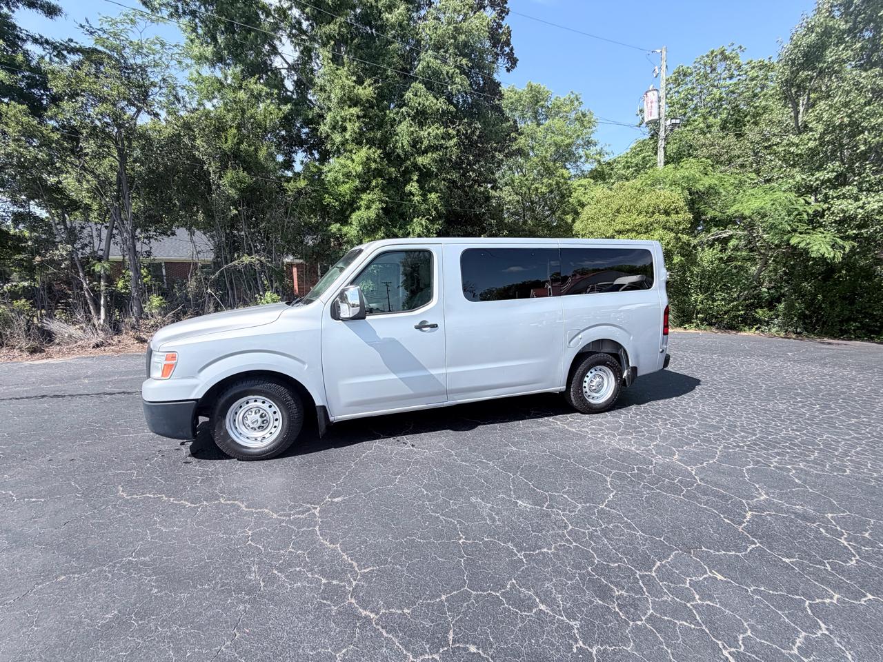 Nissan NV Passenger 3500 S V8 2014