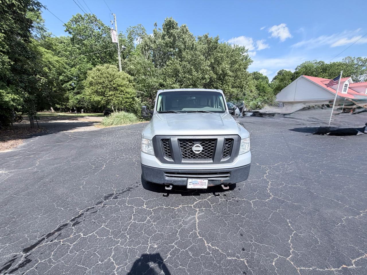 Nissan NV Passenger 3500 S V8 2014