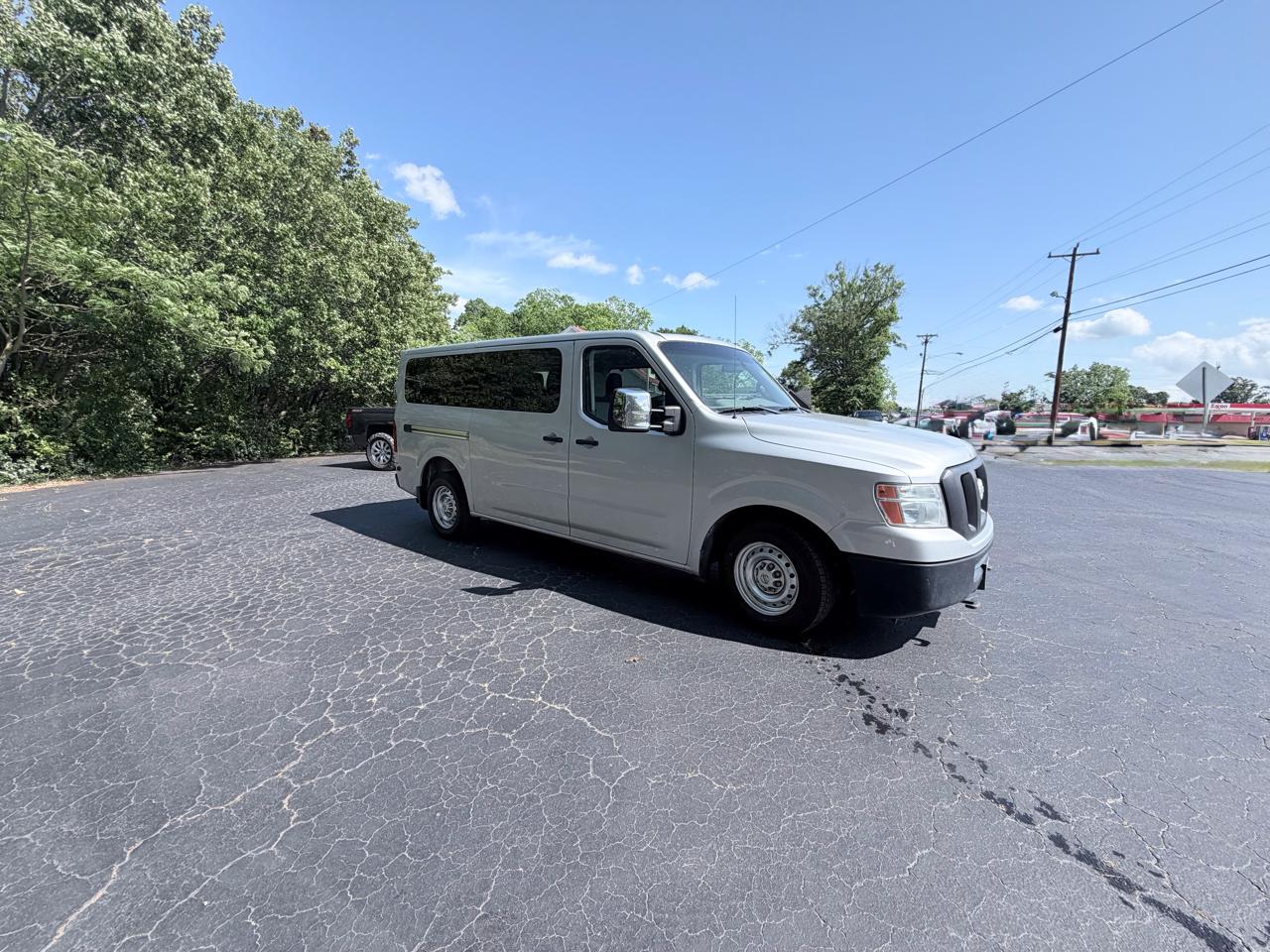 Nissan NV Passenger 3500 S V8 2014