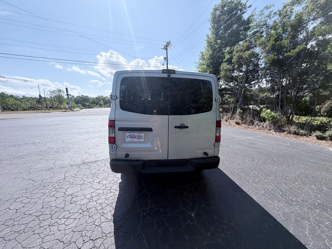 Nissan NV Passenger 3500 S V8 2014