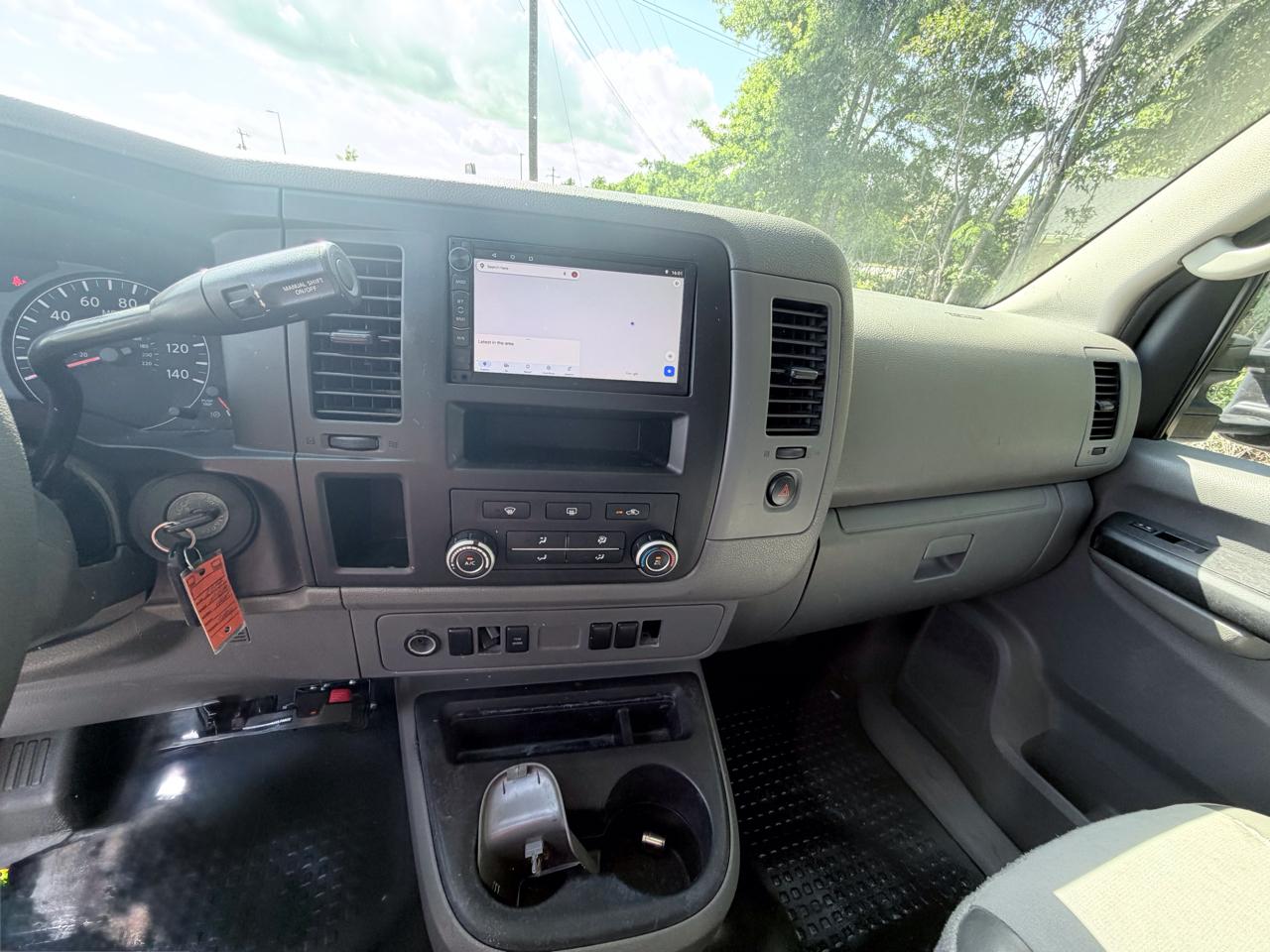 Nissan NV Passenger 3500 S V8 2014