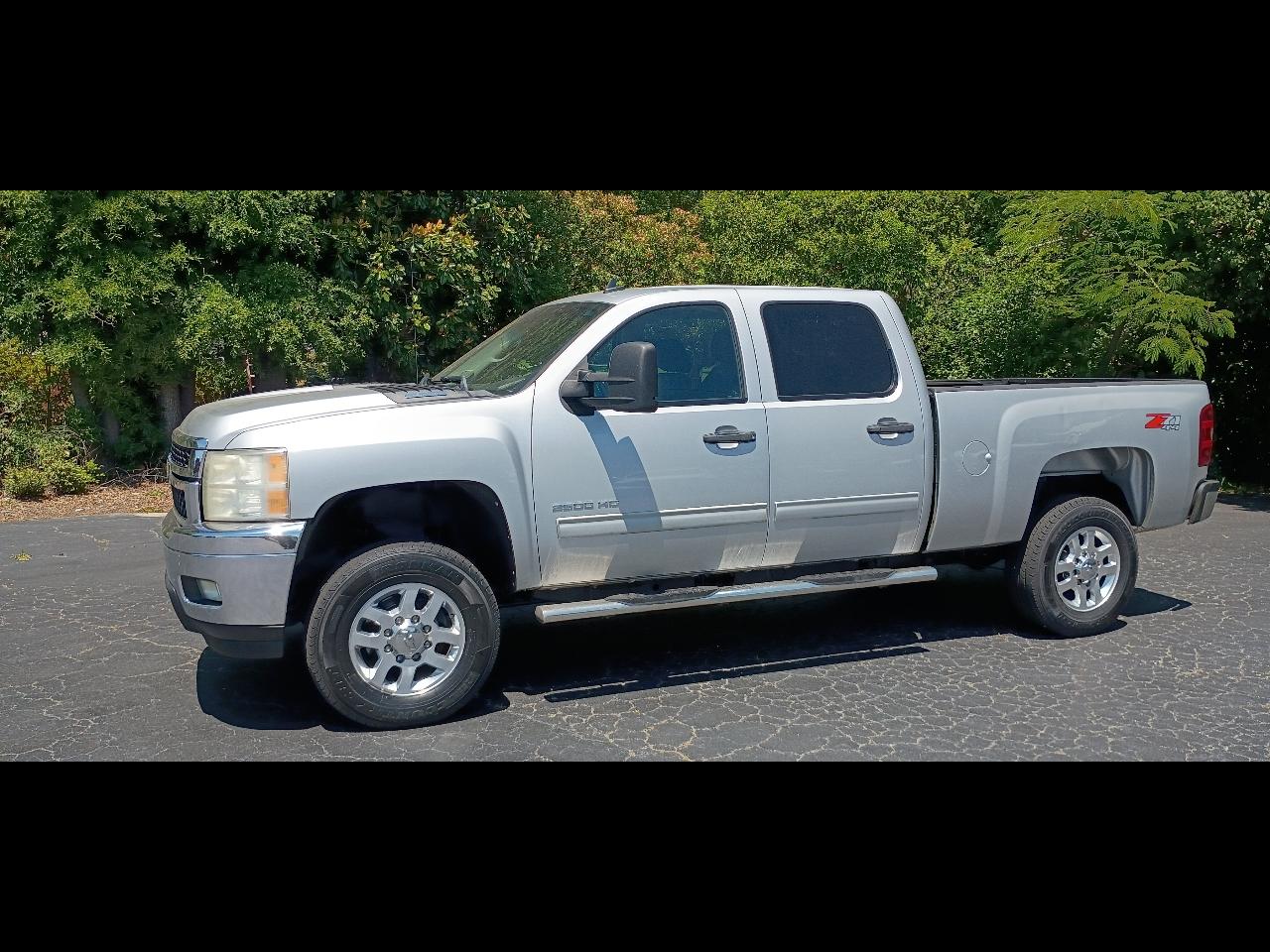 Chevrolet Silverado 2500HD LT Crew Cab 4WD 2011