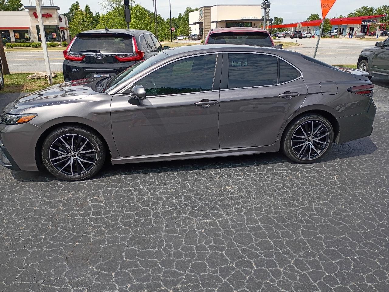 Toyota Camry SE 2023