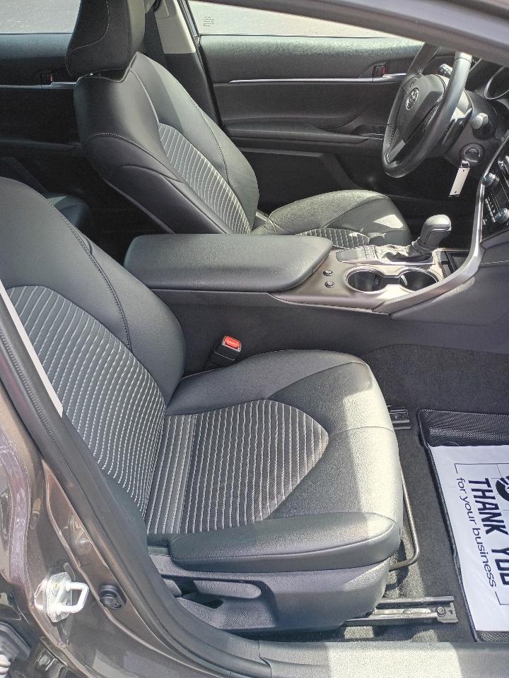 Toyota Camry SE 2023