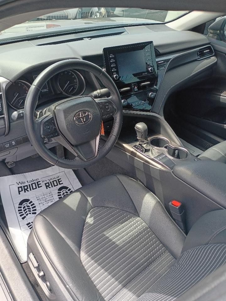 Toyota Camry SE 2023