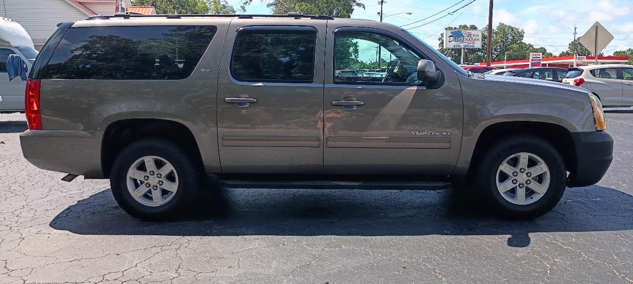 GMC Yukon XL SLT 1/2 Ton 4WD 2013