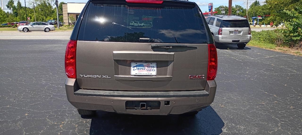 GMC Yukon XL SLT 1/2 Ton 4WD 2013