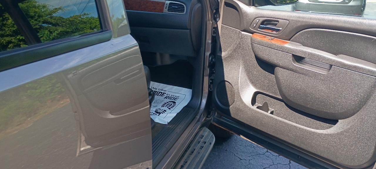 GMC Yukon XL SLT 1/2 Ton 4WD 2013