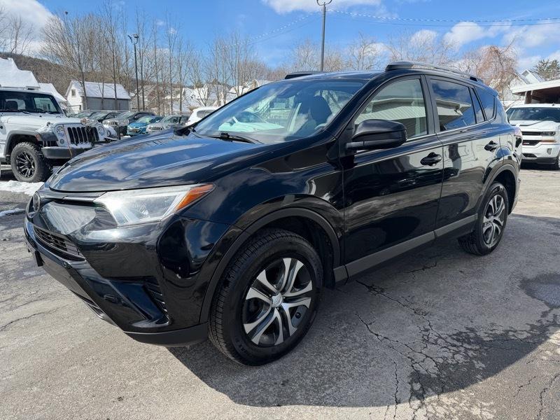 Toyota RAV4 LE AWD 2018