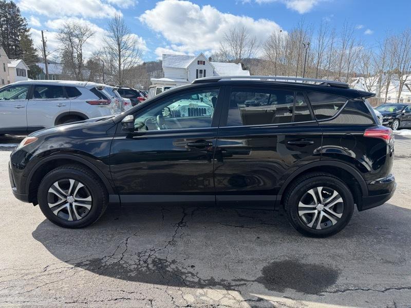 Toyota RAV4 LE AWD 2018