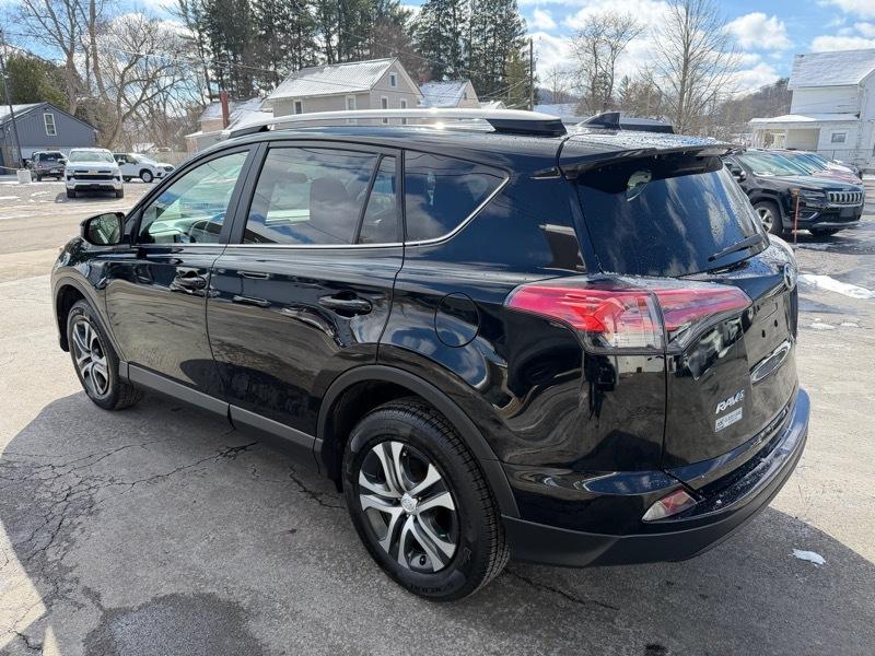 Toyota RAV4 LE AWD 2018
