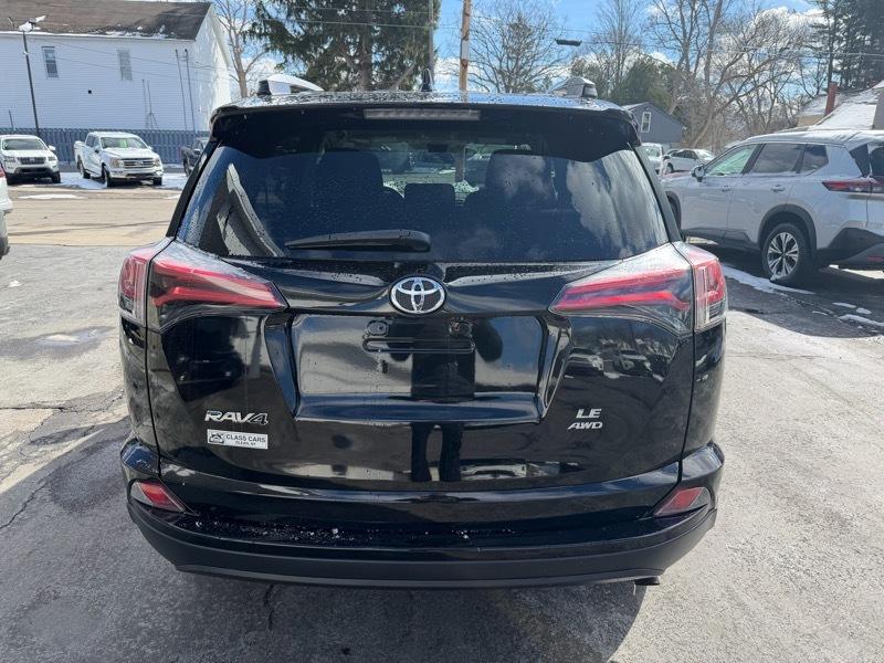 Toyota RAV4 LE AWD 2018